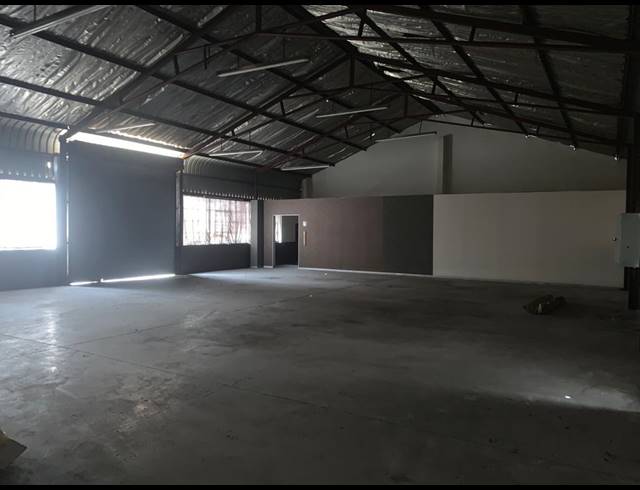 1,000M² WAREHOUSE TO LET IN WYNBERG